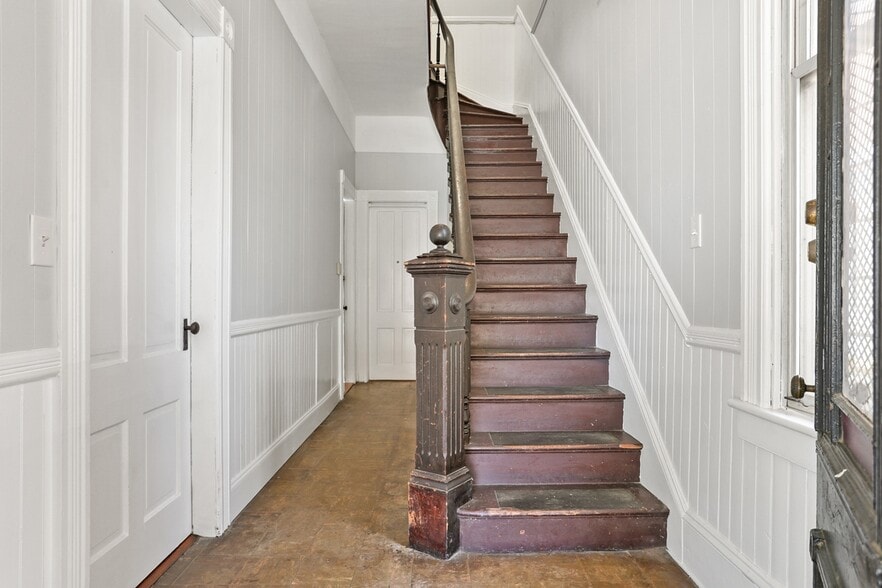 Building Photo - 1112 Barnard St