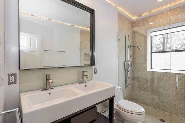 Building Photo - 2927 Cathedral Ave NW