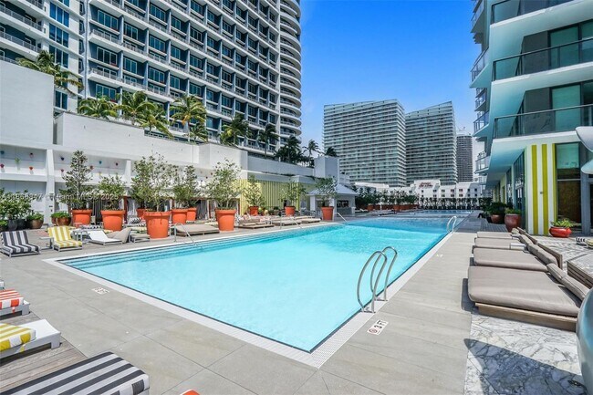 Building Photo - 1300 S Miami Ave