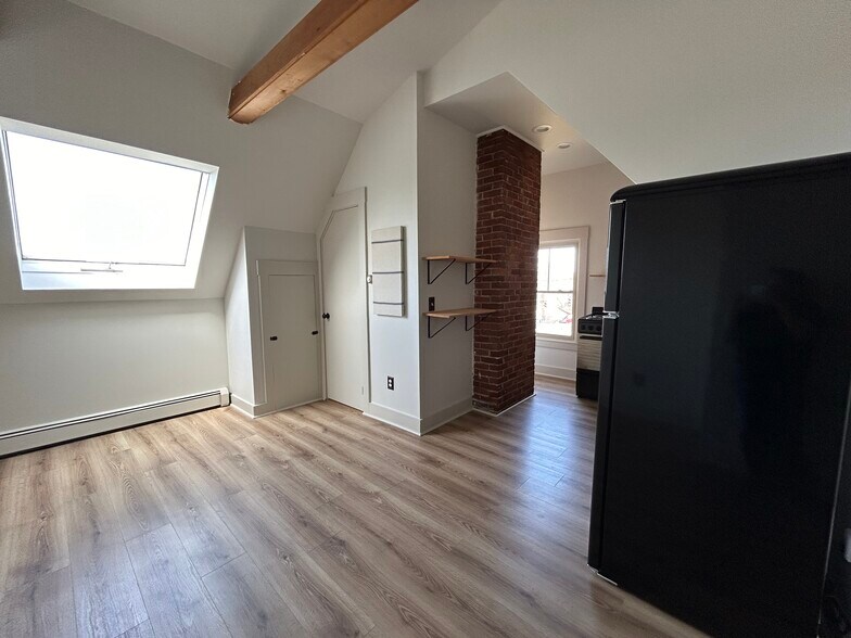 Building Photo - 332 Broadway