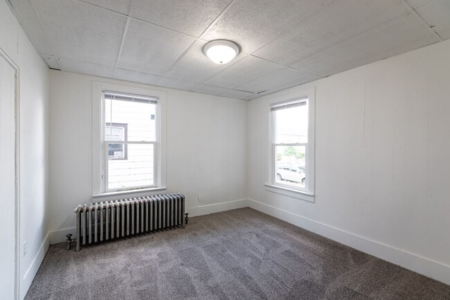 Building Photo - Renovated 2 Bedroom House