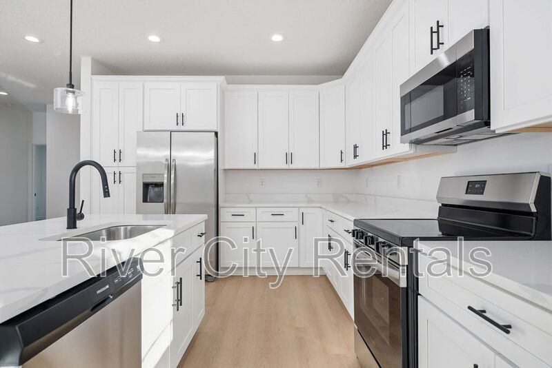 Building Photo - 7596 Silver Sands Rd