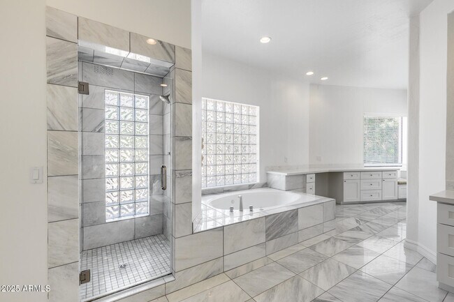 Building Photo - 8303 N 61st Pl