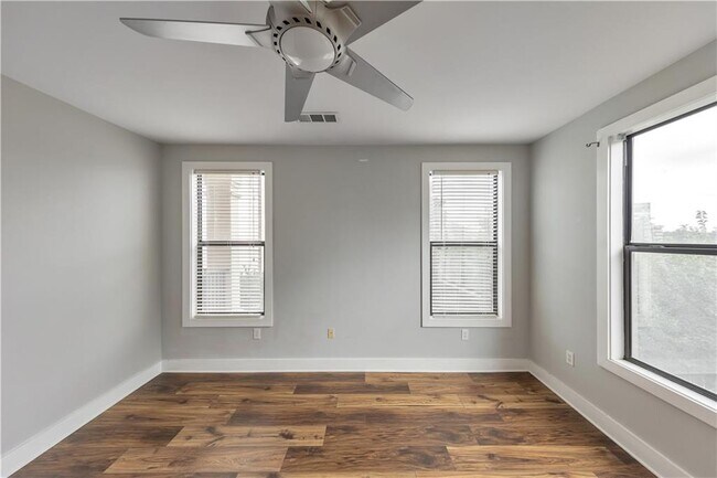 Building Photo - 799 Hammond Dr NE