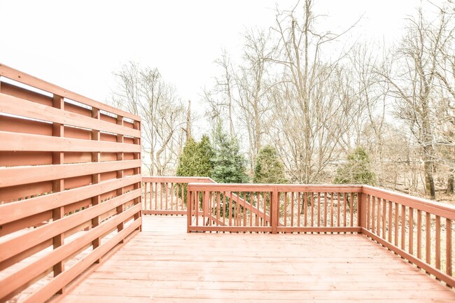Building Photo - Pet Friendly Two Bedroom!