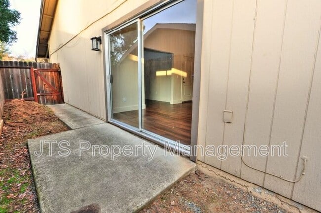 Building Photo - 8128 Sunrise E Way