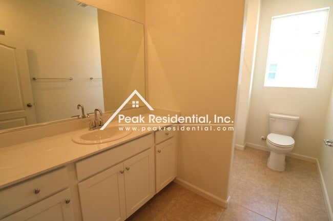 Building Photo - Newer 4bd/3ba Folsom Home with 2 Car Garage