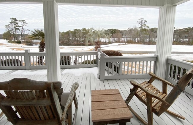 Building Photo - FULLY-FURNISHED GORGEOUS TOWNHOME!