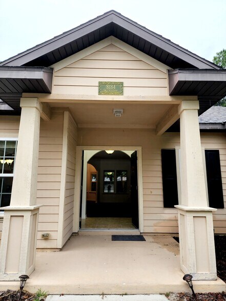Grand entrance - 8184 SW 73rd Ln