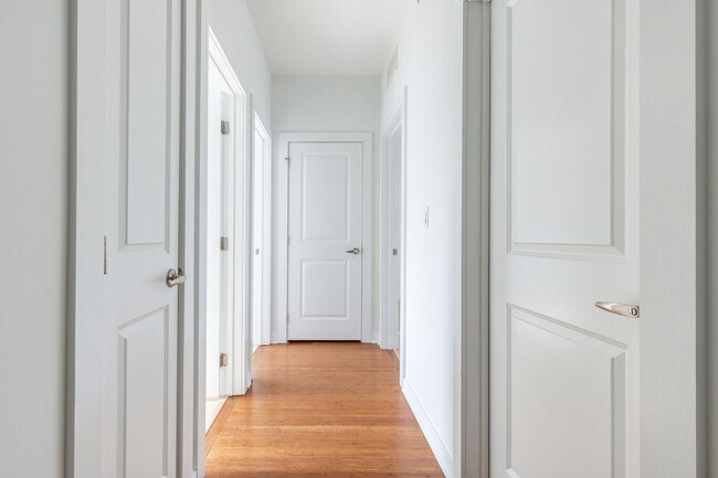 Building Photo - 1221 Mt Vernon St