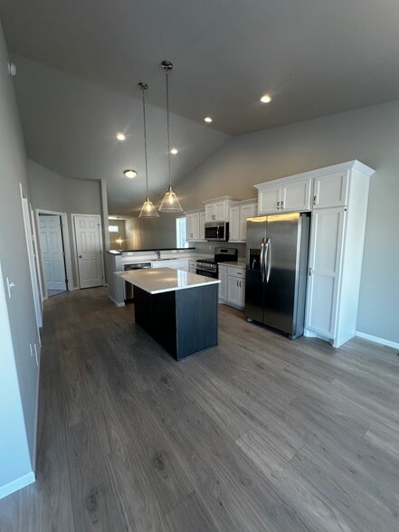 Building Photo - 6710 Meadow View Dr S