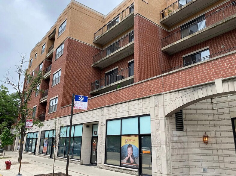 Building Photo - 3123 W Fullerton Ave