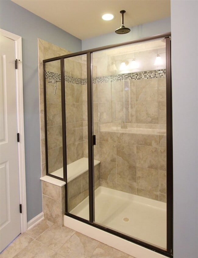 Building Photo - Spacious 3Bedroom Townhome in Thompson Rid...
