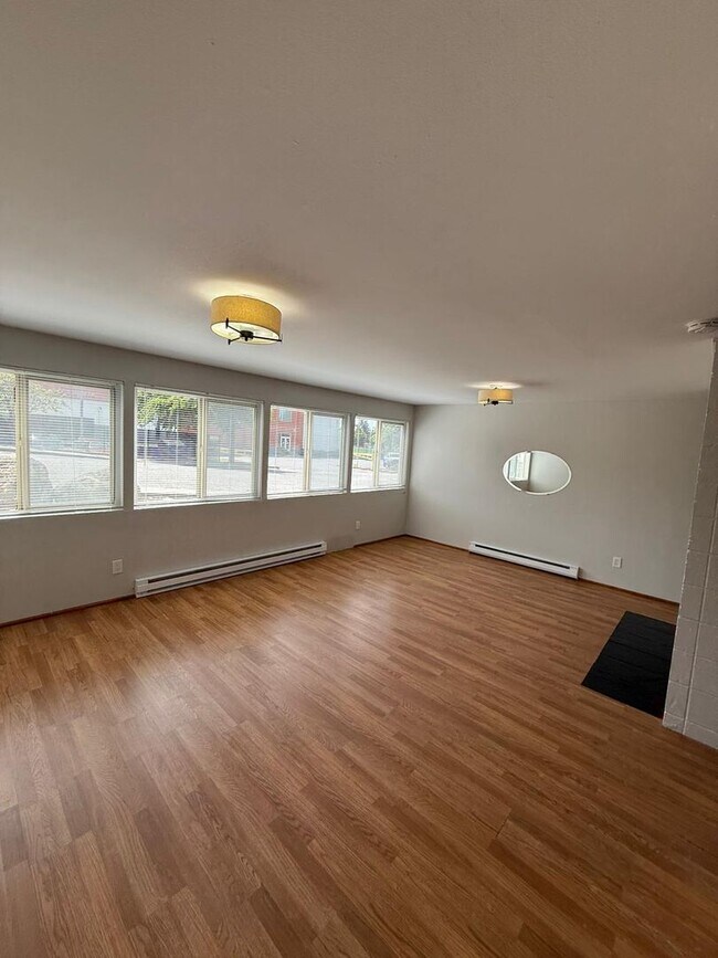Building Photo - 3-Bedroom North Green Lake Townhouse-Style...