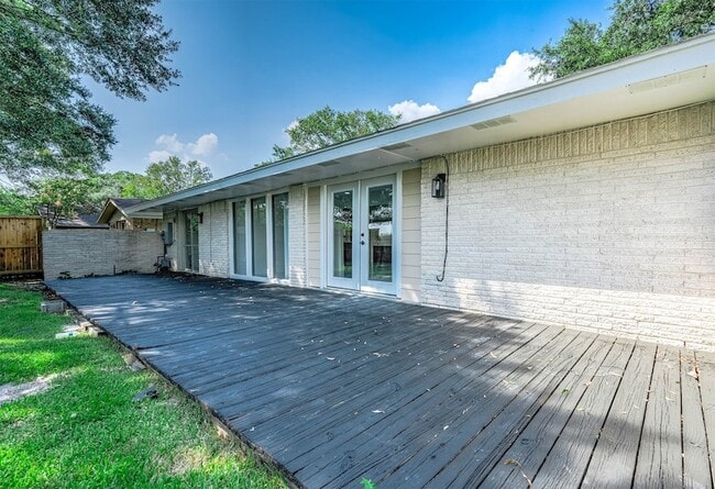 Building Photo - 1616 Redway Ln