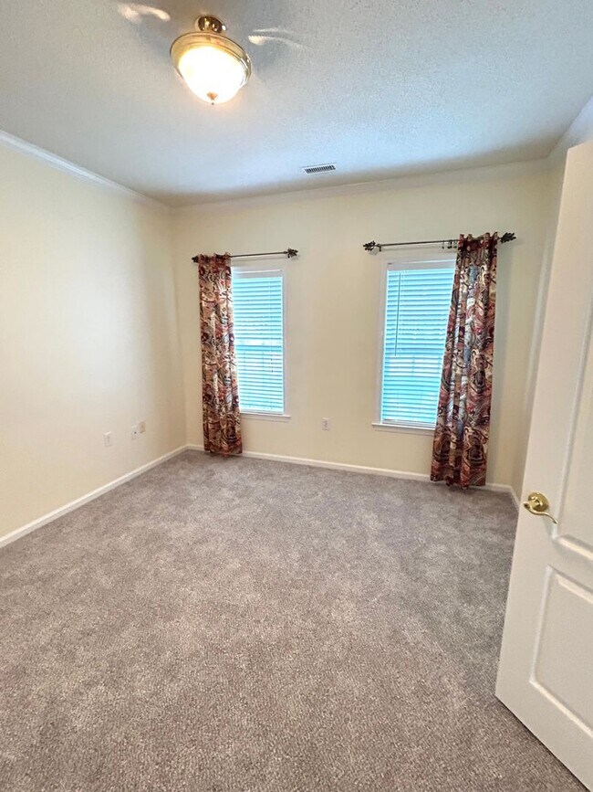 Building Photo - 3129 Gallahad Dr