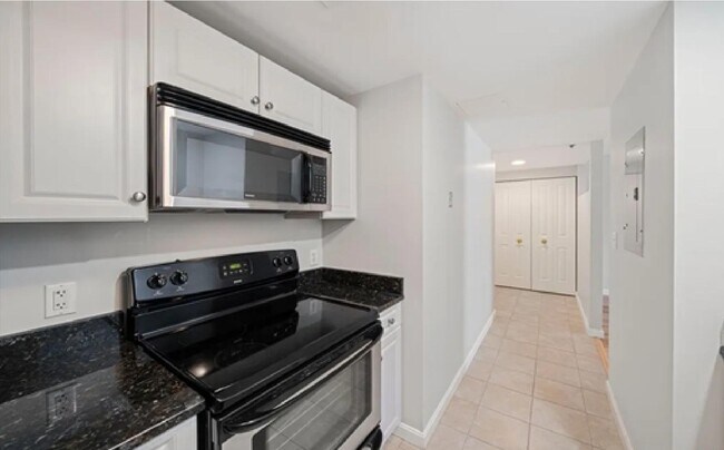 Building Photo - 8-12 Museum Way - 8-12 Museum Way