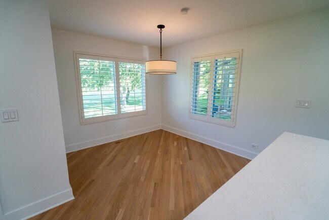 Building Photo - 656 Golf Ln