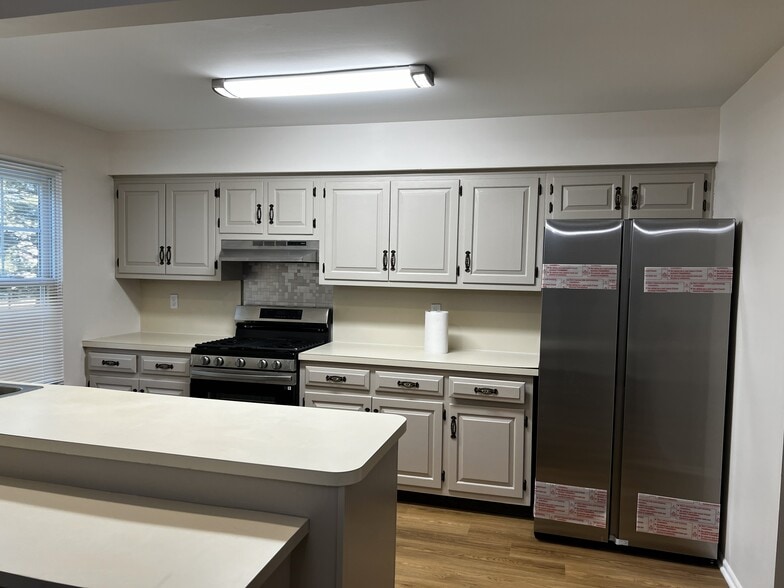 Kitchen - 146 Carson Ct