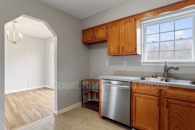 Building Photo - 339 Clifford Dr