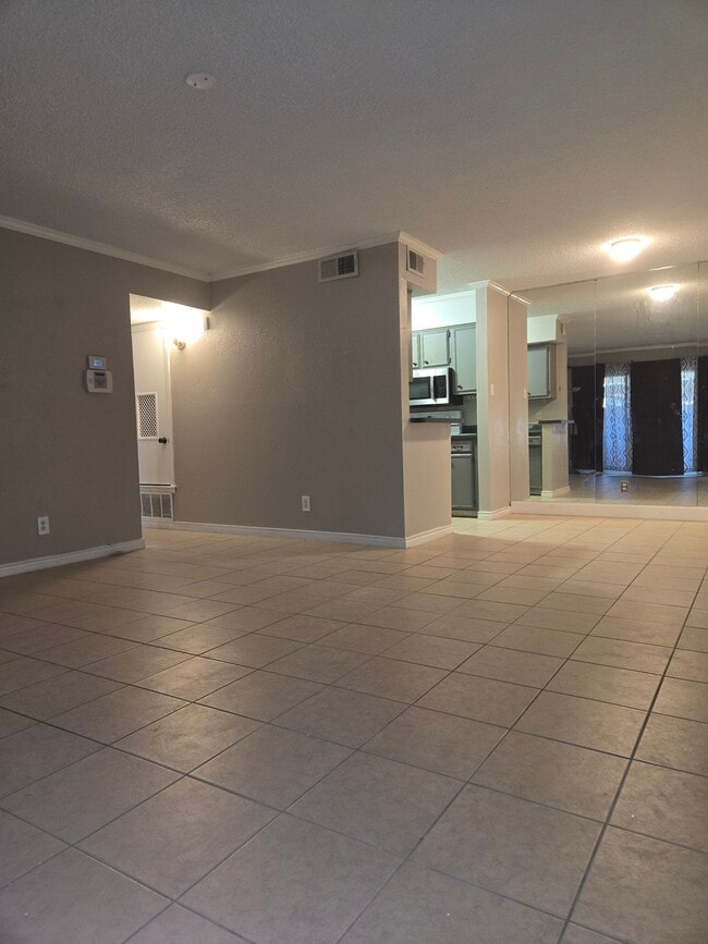 Building Photo - 1819 Babcock Rd