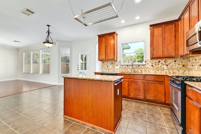 Building Photo - 20308 Farm Pond Ln
