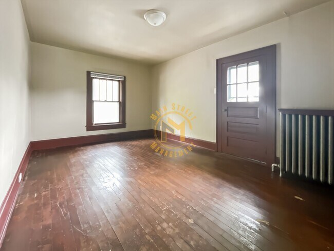 Building Photo - 1330 E Walnut St