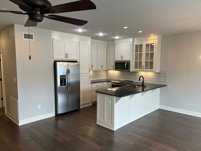 Building Photo - 3 Bed 2.5 Bath Townhome