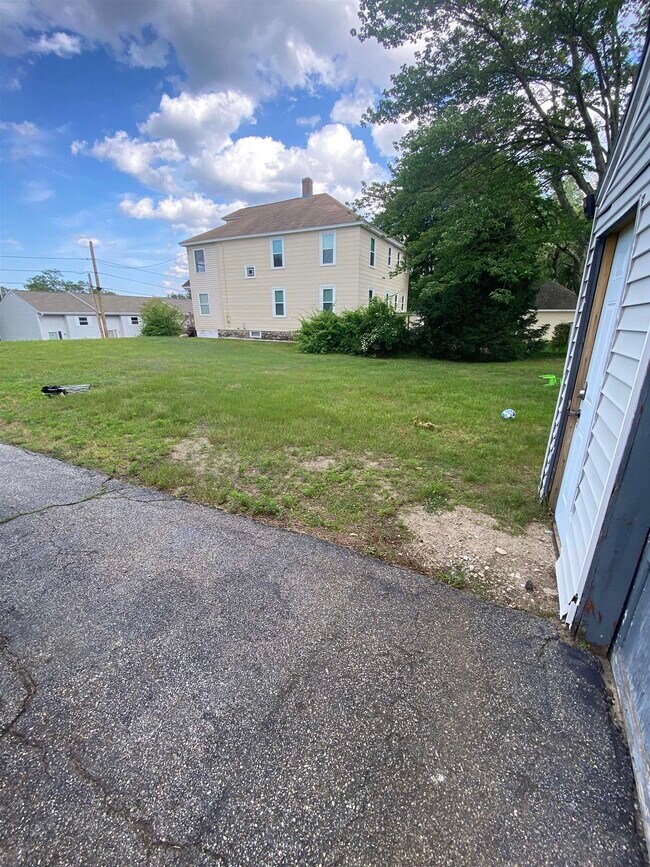 Building Photo - 106 Bismark St