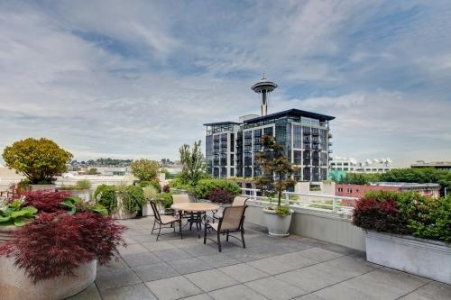 Building Photo - 2 bedroom in Seattle WA 98121