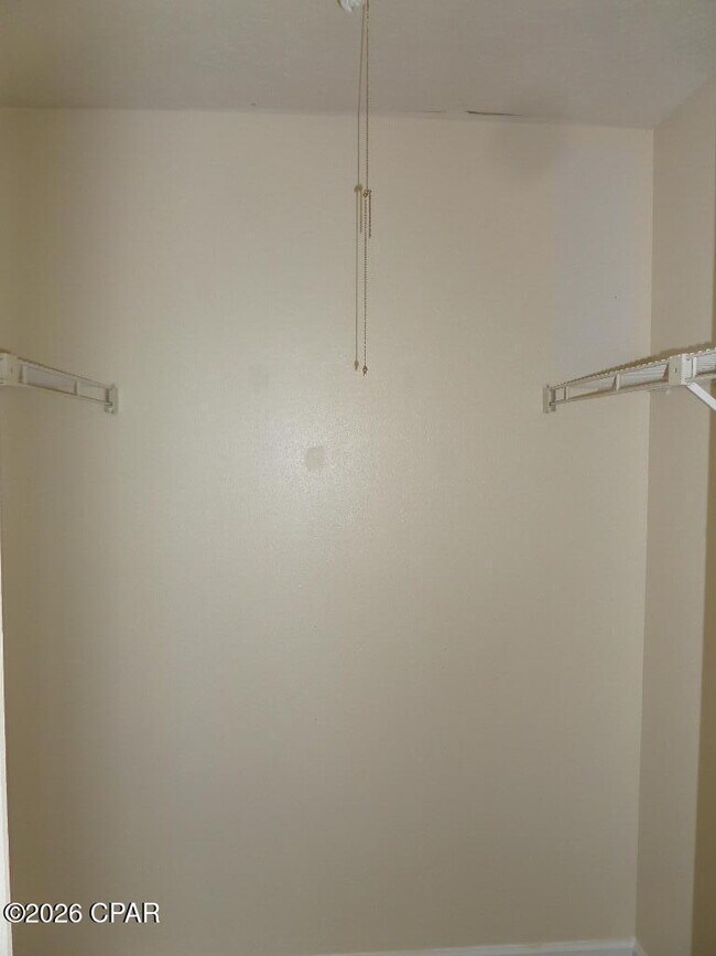 Building Photo - 3727 Greentree Pl