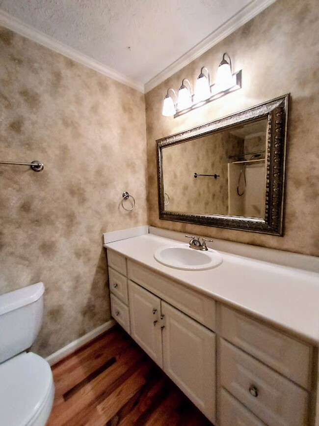 Building Photo - 3 Bedroom Brick Home