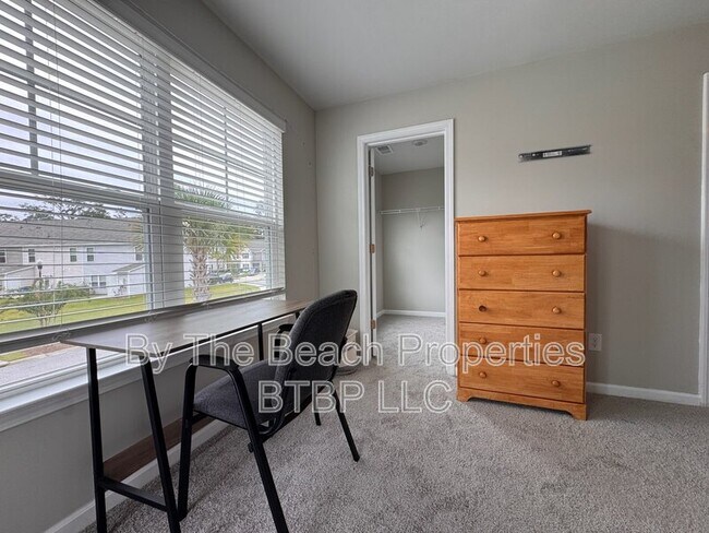 Building Photo - 194 Spencer Cir