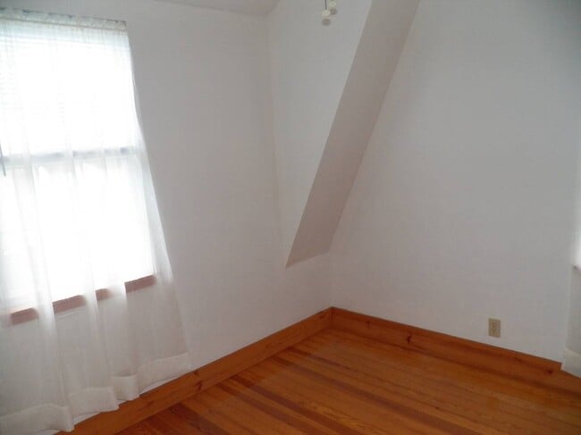 Building Photo - 648 Kearsarge Way