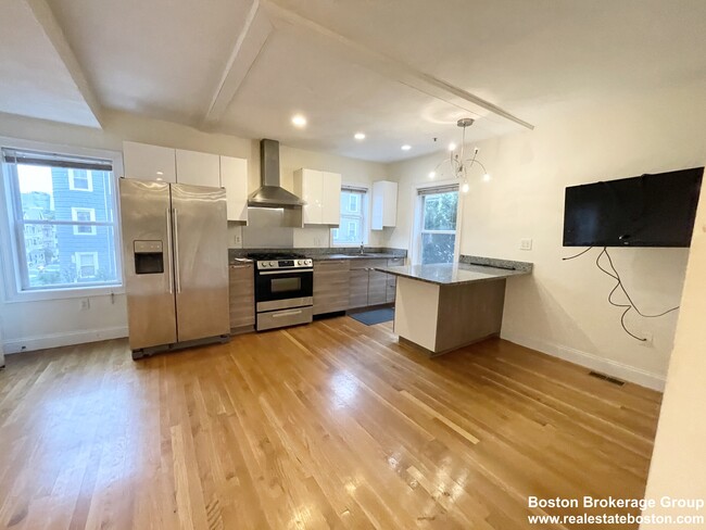 Kitchen - 128 Hillside St