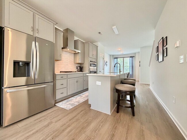 Building Photo - 1947 Robin Hill Ln