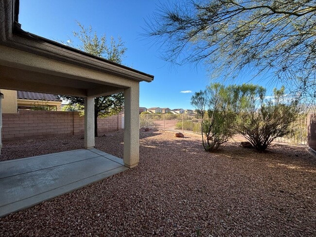 Building Photo - Gorgeous 3bed / 2.5bath home in the Silverstone Ranch community!