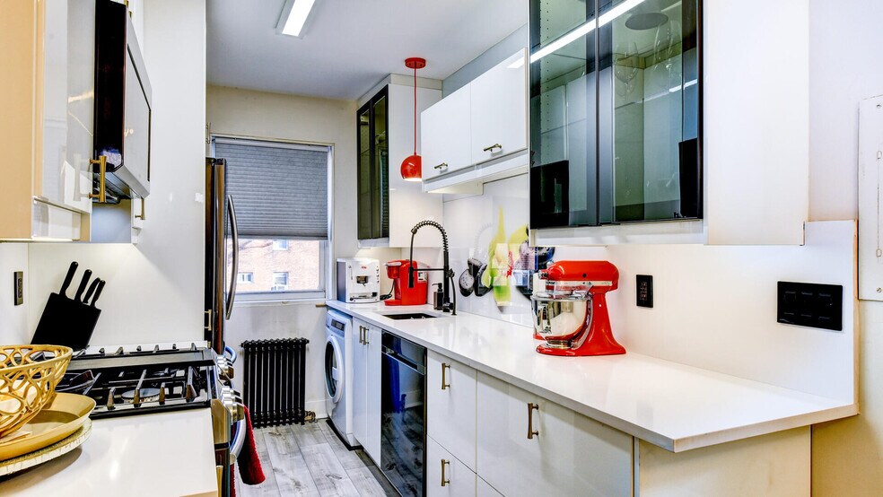 Quartz Countertops - 1504 W Terrace Cir
