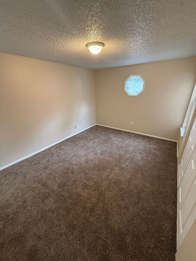 Building Photo - 3 Bed 2 Bath Available in Cottonwood Villas, Westminster