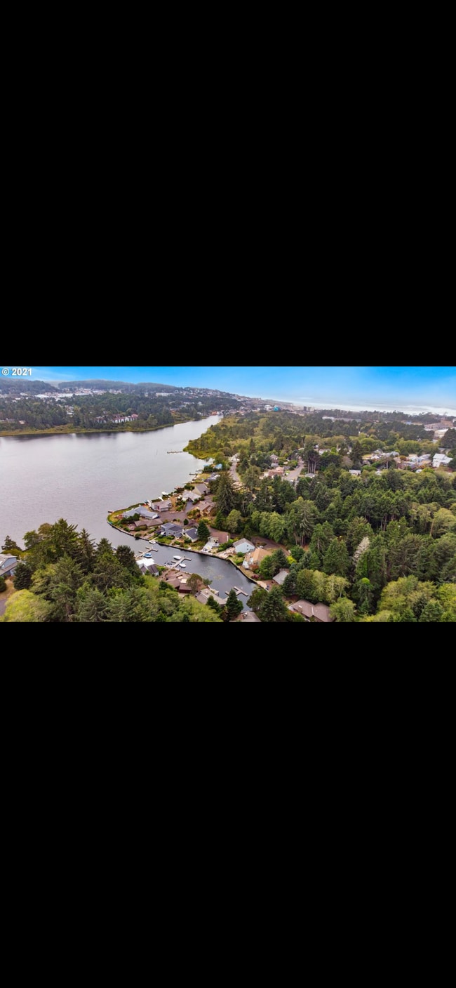 Building Photo - 1253 E Lagoon Dr