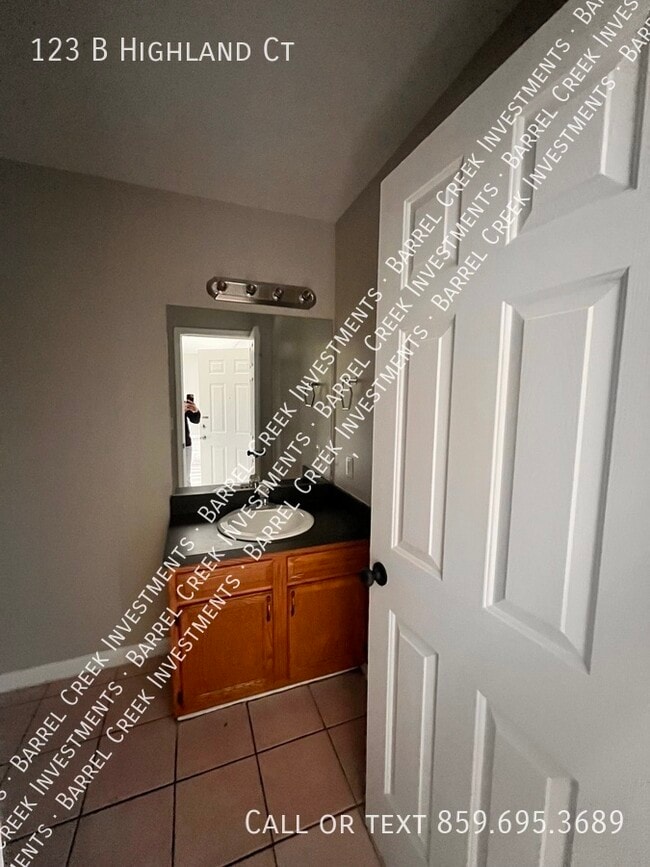 Building Photo - 123 B Highland Ct