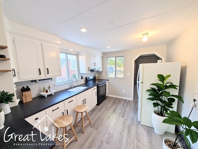 Building Photo - Lovely 3 Bedroom 1 Bathroom now available ...