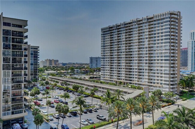 Building Photo - 2030 S Ocean Dr