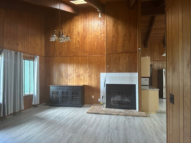 Building Photo - Cozy upcountry home