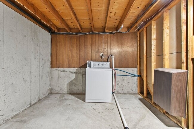 Building Photo - 2404 Canter Ln