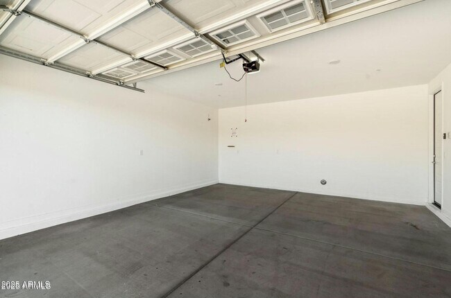 Building Photo - 31957 N 125th Ave