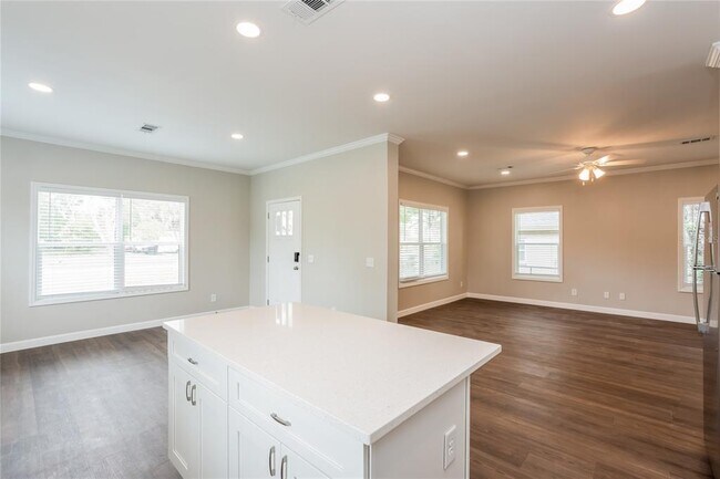 Building Photo - 1311 28th St S