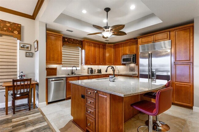 Building Photo - 10300 Tarpon Landings Terrace