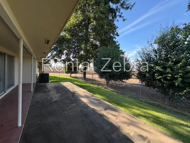Building Photo - 2119 California 140