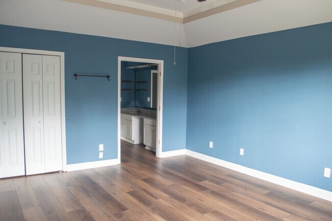 Building Photo - 1930 Oak Ridge Ct